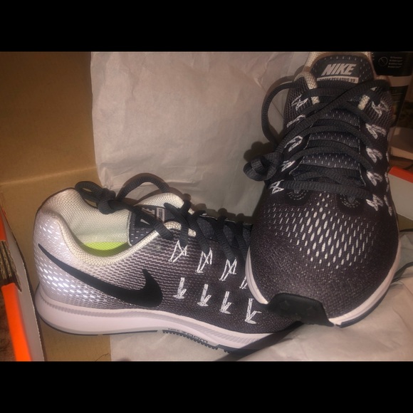 New Nike Women’s running sneaker. - Picture 2 of 2